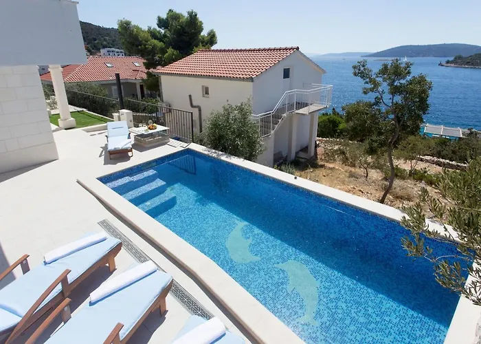 Villa Maestral