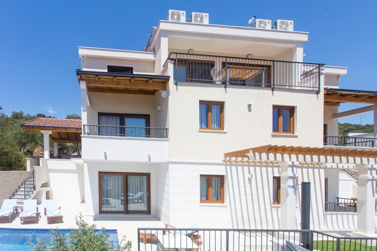 Maestral Villa *